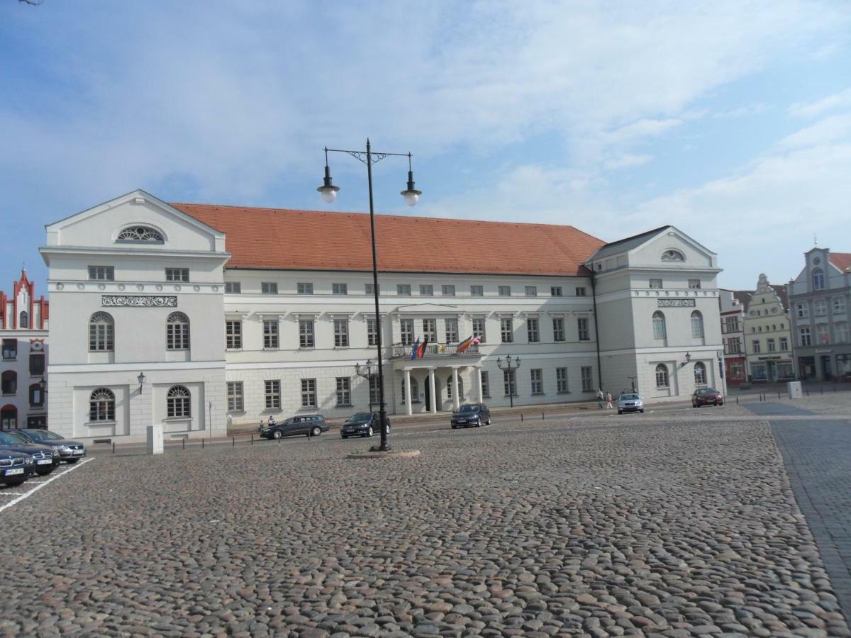 Stadtvilla Bruegemann Mit Terrasse & Parkplatz - Abc136 By AbcWißmar Exterior foto
